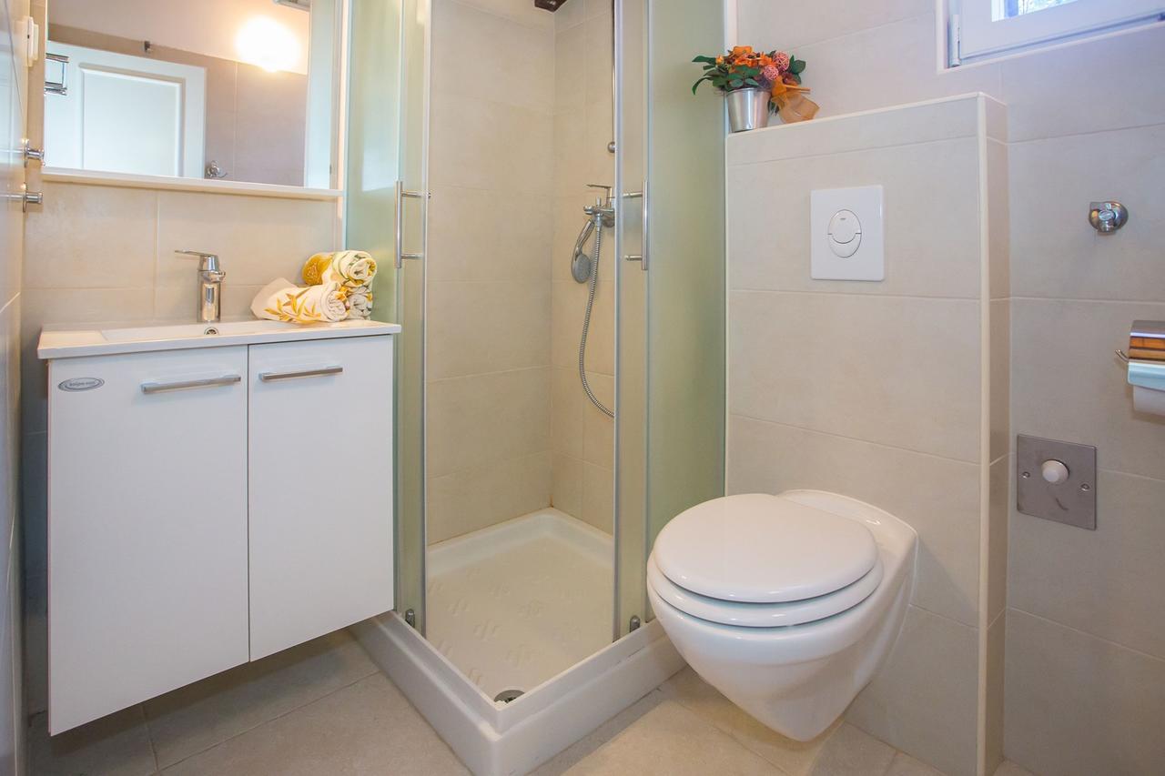 App. Fiorela Hotel Poreč Buitenkant foto