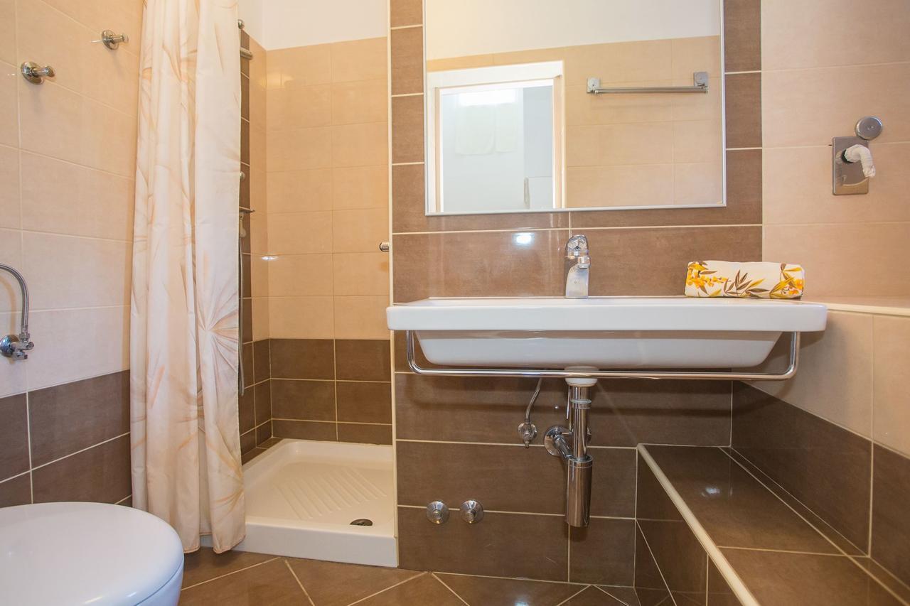 App. Fiorela Hotel Poreč Buitenkant foto